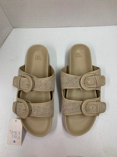Footwear Woman's Size 9 Time and True Sandals - Image 3